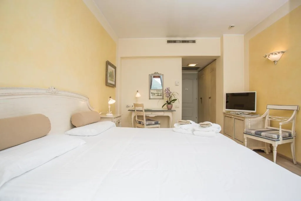 Camera Standard Matrimoniale/Doppia con Letti Singoli — Hotel Spiaggia d’Oro – Charme & Boutique by Double Hospitality