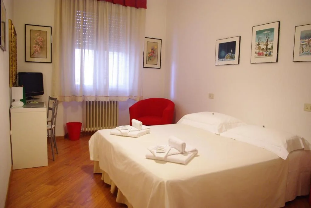 Camera Standard Matrimoniale/Doppia con Letti Singoli — Il Girasole High Quality Inn