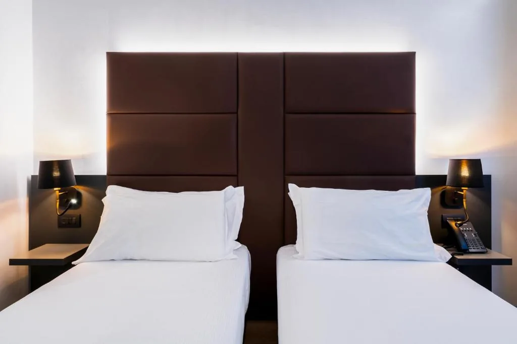 Standard Double/Twin Room — London Hotel
