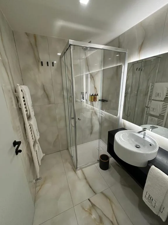 Camera Standard Matrimoniale/Doppia con Letti Singoli — Plinius Lifestyle Hotel Lake Como