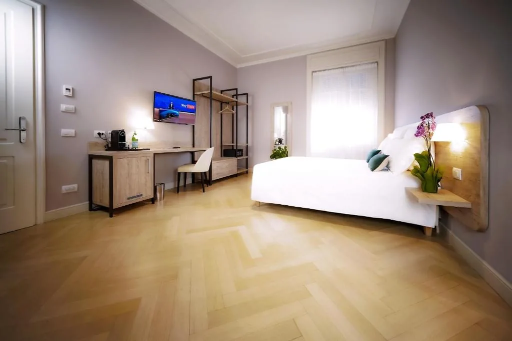 Superior Room — Bergamo Inn 43