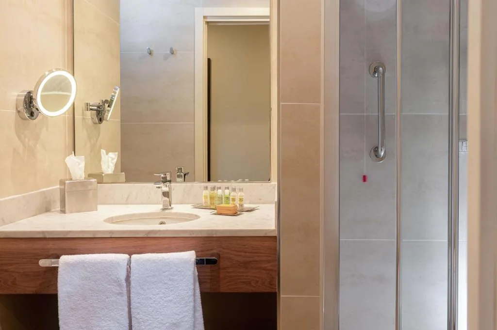 Camera Superior con 2 Letti Matrimoniali — DoubleTree by Hilton Brescia