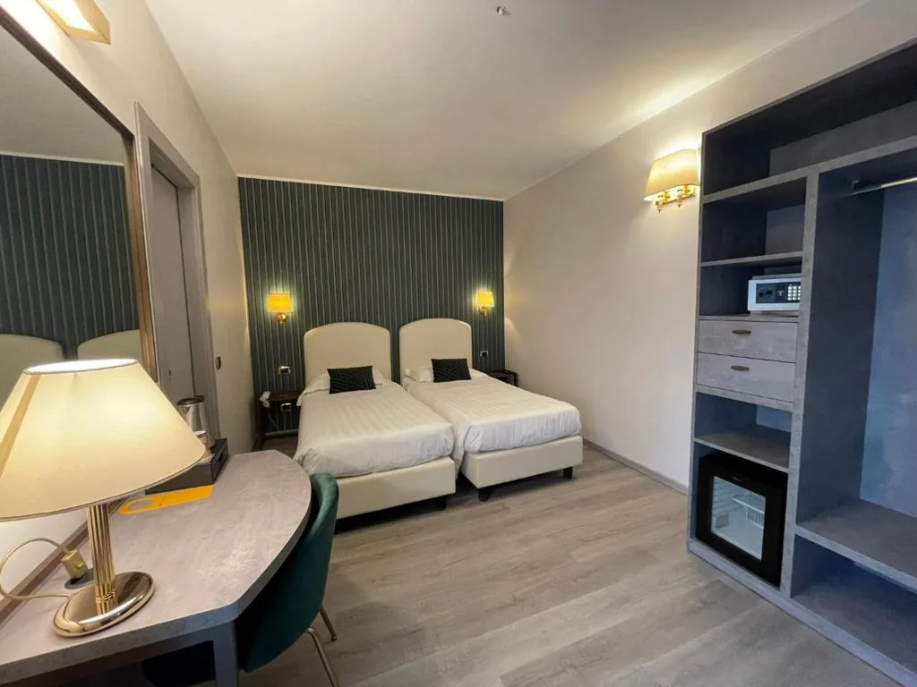Camera Superior Doppia con Letti Singoli — Hotel Florence Milano