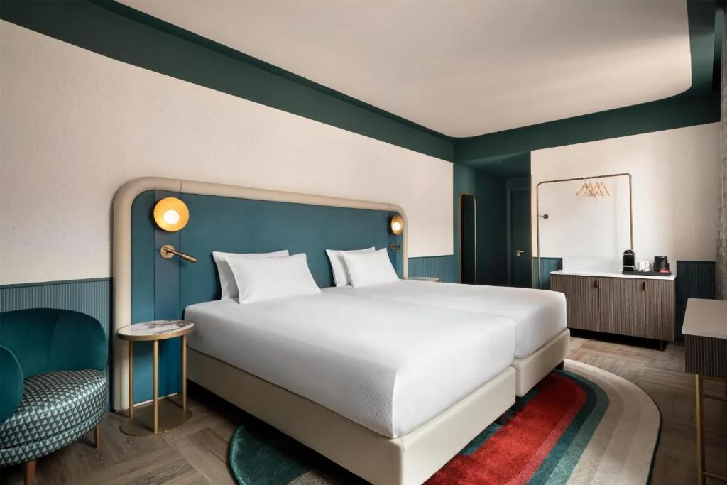 Camera Superior Doppia con Letti Singoli — Puccini Hotel Milan, Tapestry Collection By Hilton