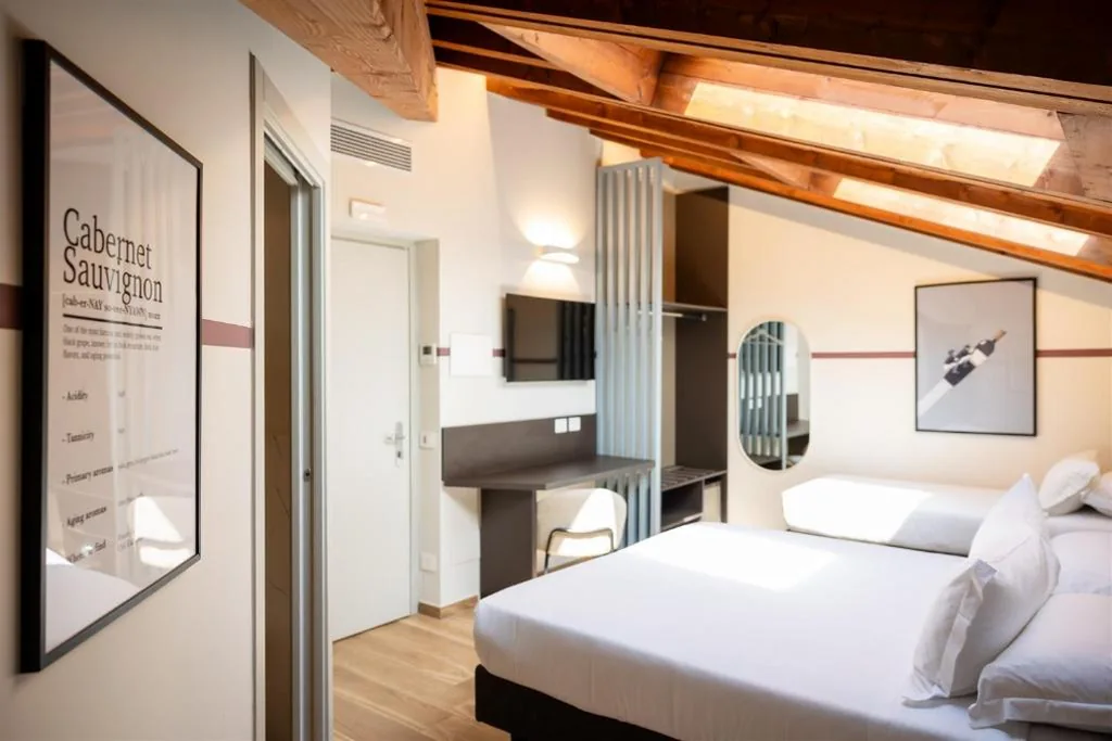 Superior Twin Room — RossoVino Milano Boutique