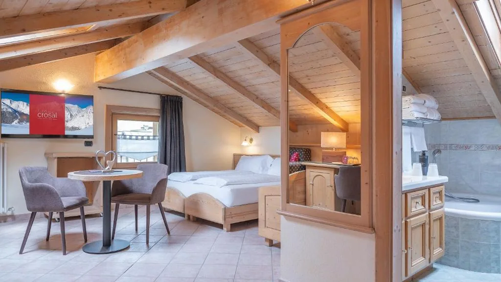 Superior Room — Hotel Crosal