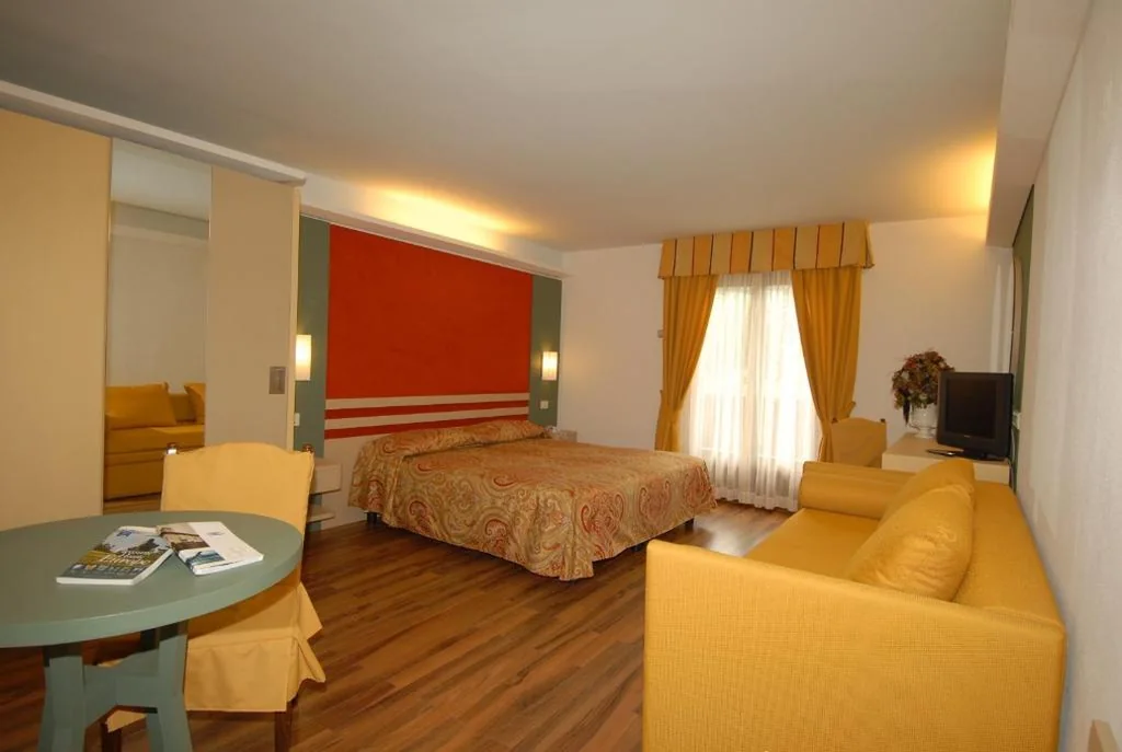 Camera Superior Matrimoniale/Doppia con Letti Singoli — Hotel Baita Clementi
