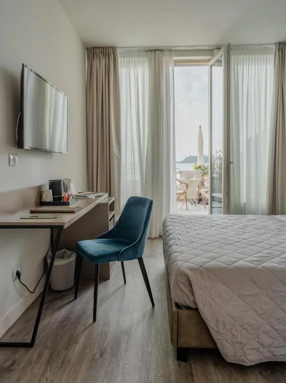 Superior Double/Twin Room with Terrace and Lake View — Hotel Du Lac Gardone Riviera