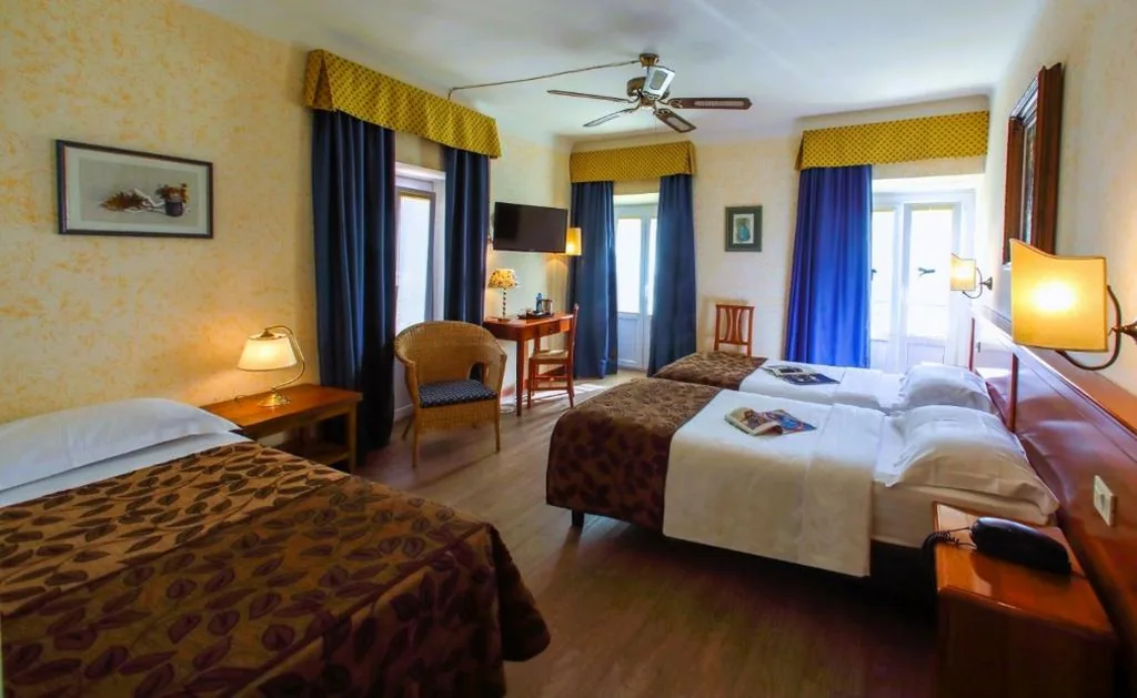 Camera Superior Matrimoniale/Doppia con Letti Singoli con Vista Lago — Hotel Garnì Riviera