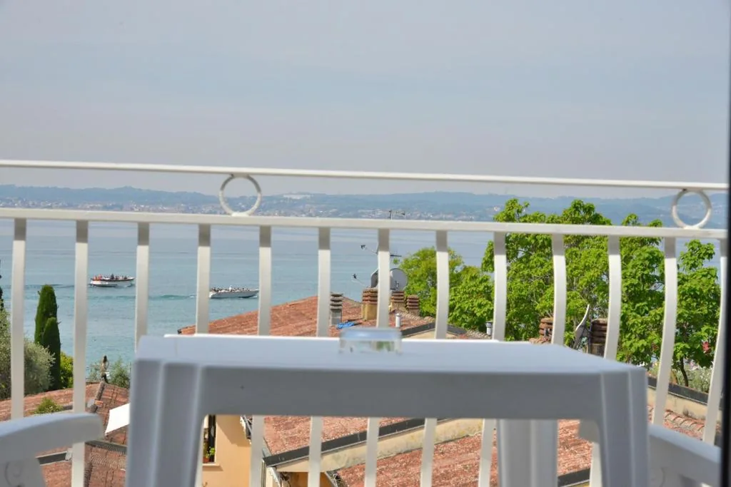 Camera Superior Matrimoniale/Doppia con Letti Singoli con Terrazza e Vista Lago — Hotel Luna