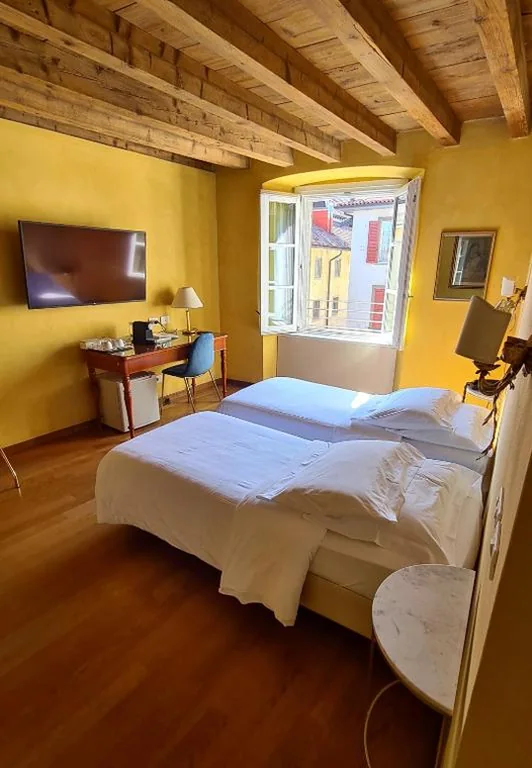 Superior Double/Twin Room with City View — Hotel Piazza Vecchia