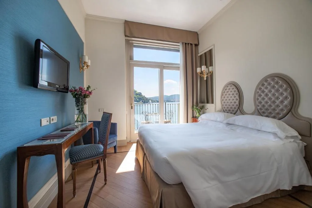Camera Superior Matrimoniale/Doppia con Letti Singoli con Vista Lago — Hotel Villa Flori