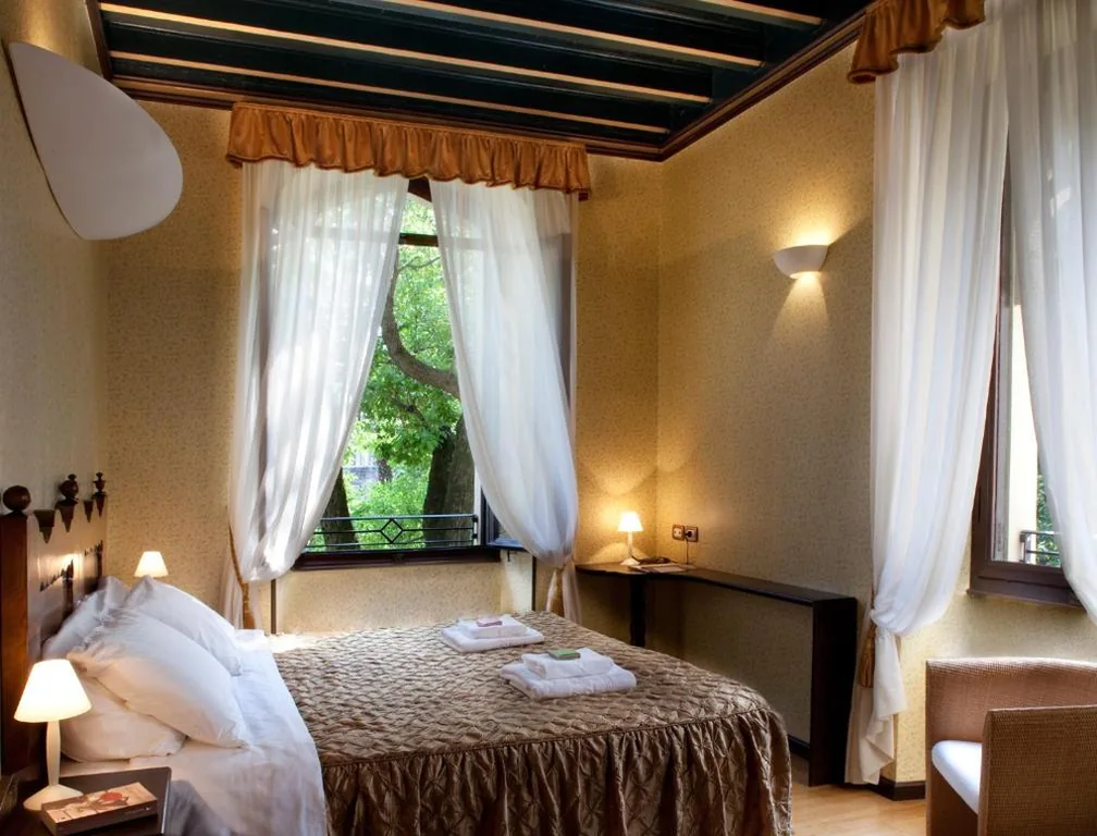 Camera Superior Matrimoniale/Doppia con Letti Singoli con Vista Giardino — Hotel Villa Giulia
