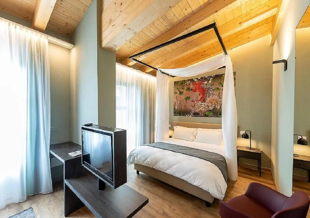 Superior Double/Twin Room — Regina del Garda Suite