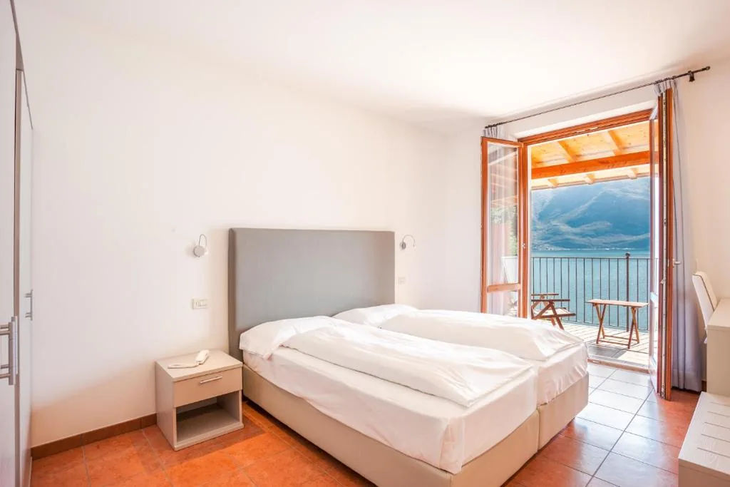 Superior Double/Twin Room with Lake View — Relax Hotel Villa Gardenia & Villa Oleandra