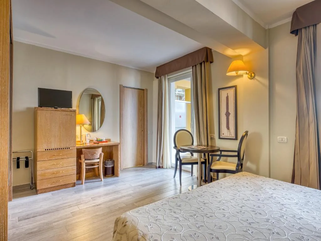 Camera Superior Plus Matrimoniale/Doppia con Letti Singoli — Hotel Cristina