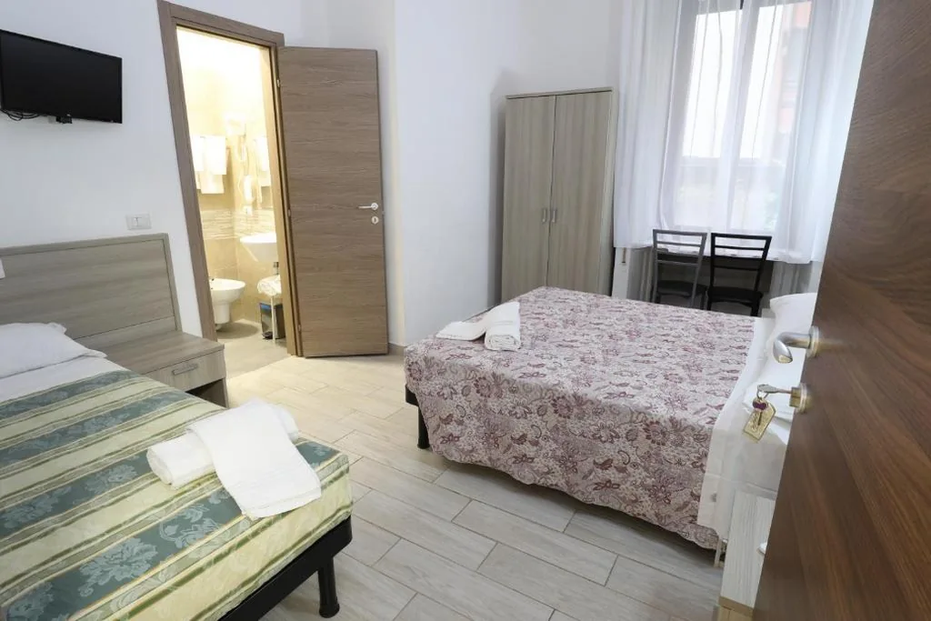 Triple Room — Albergo Leonardo Da Vinci