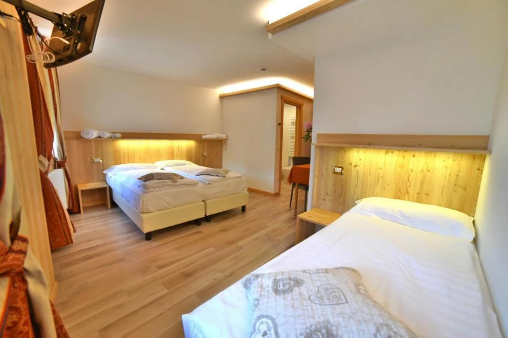 Triple Room — Albergo Stelvio