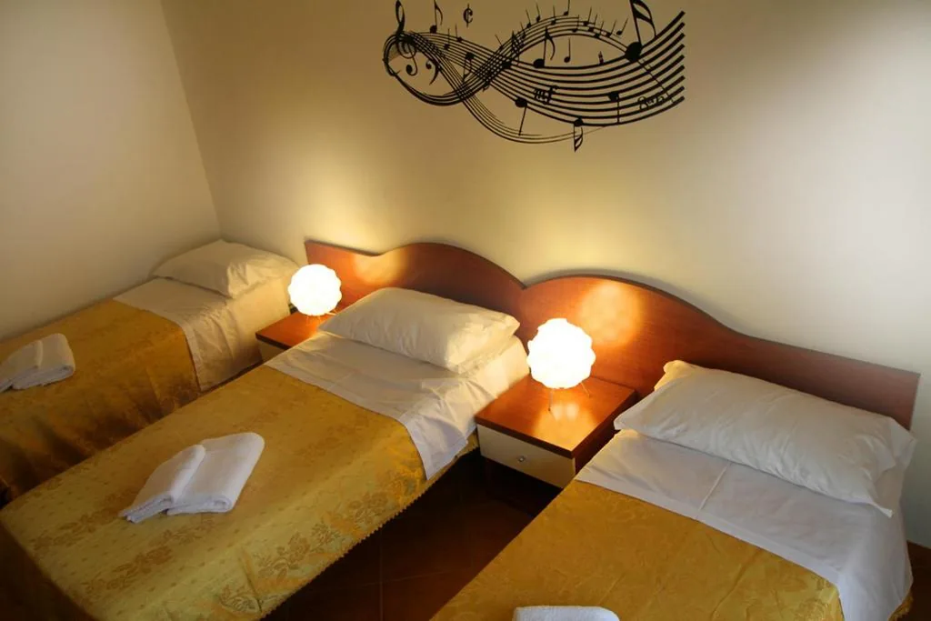 Triple Room — B&B Music