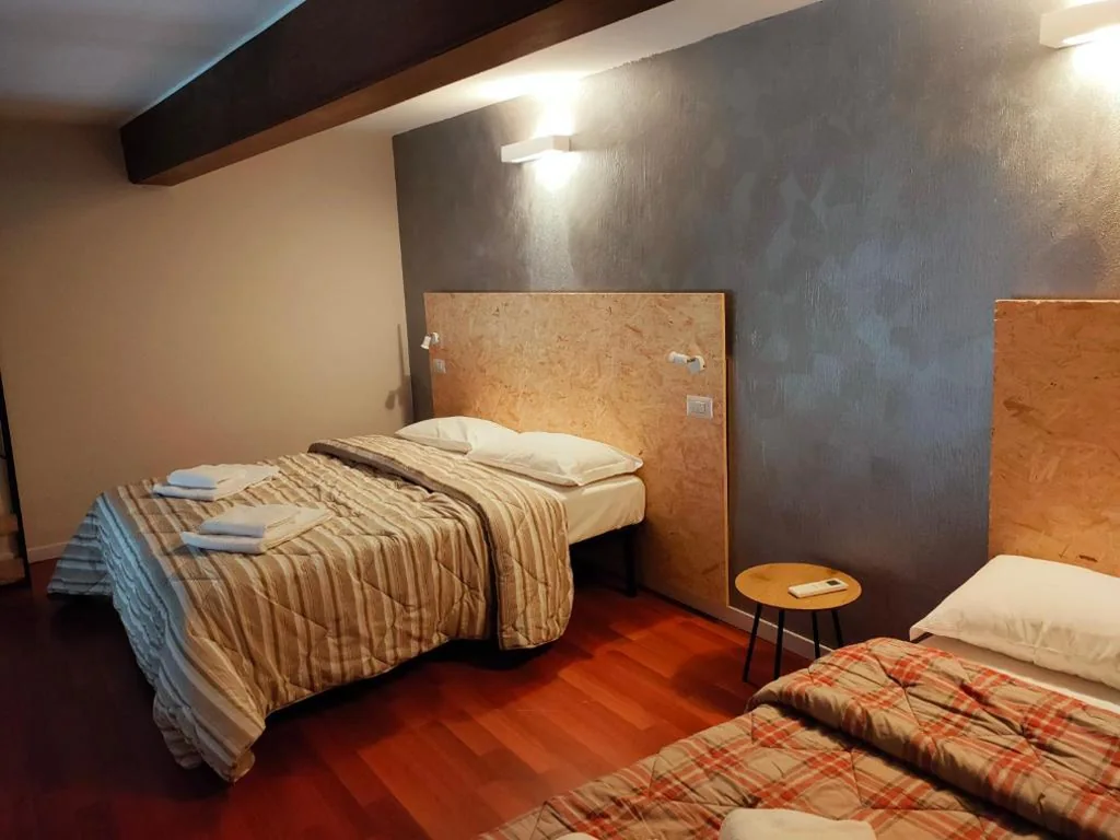 Basic Triple Room with Shared Bathroom — Apartment Nido Stazione