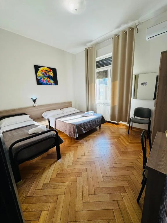 Camera Tripla Basic con Bagno in Comune — Bovisa House B&B private rooms