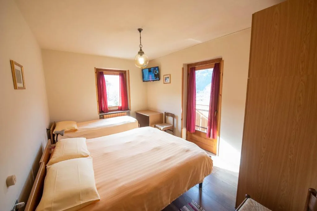 Classic Triple Room — Hotel Eira