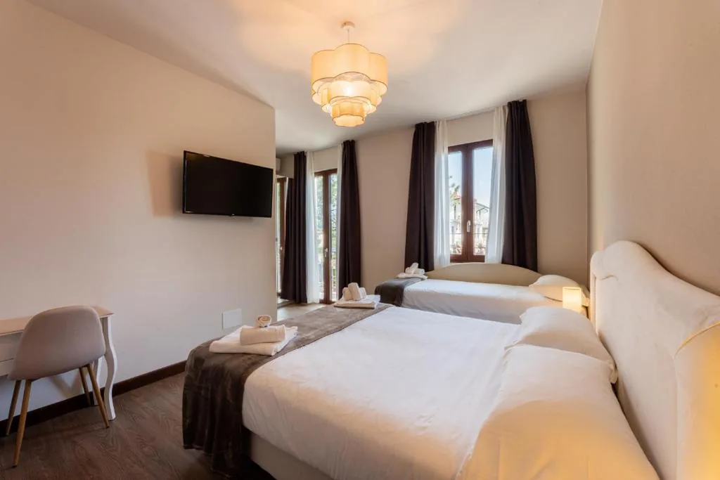 Classic Triple Room — Hotel Gardenia Sirmione
