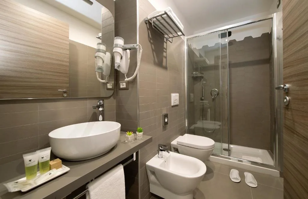 Camera Tripla Classic — Hotel H21