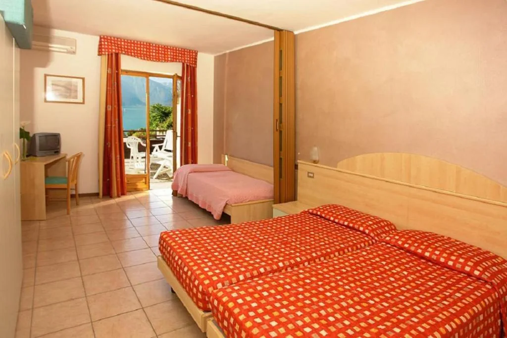Classic Triple Room — Surf Hotel Pier – Montagnoli Group