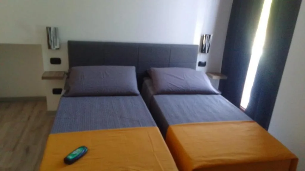 Camera Tripla Comfort con Doccia — Poste Regie – Milan Guest House