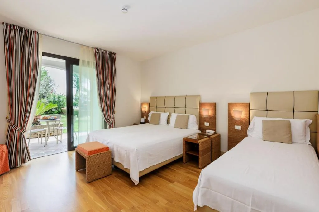 Camera Tripla Comfort — Hotel Arena
