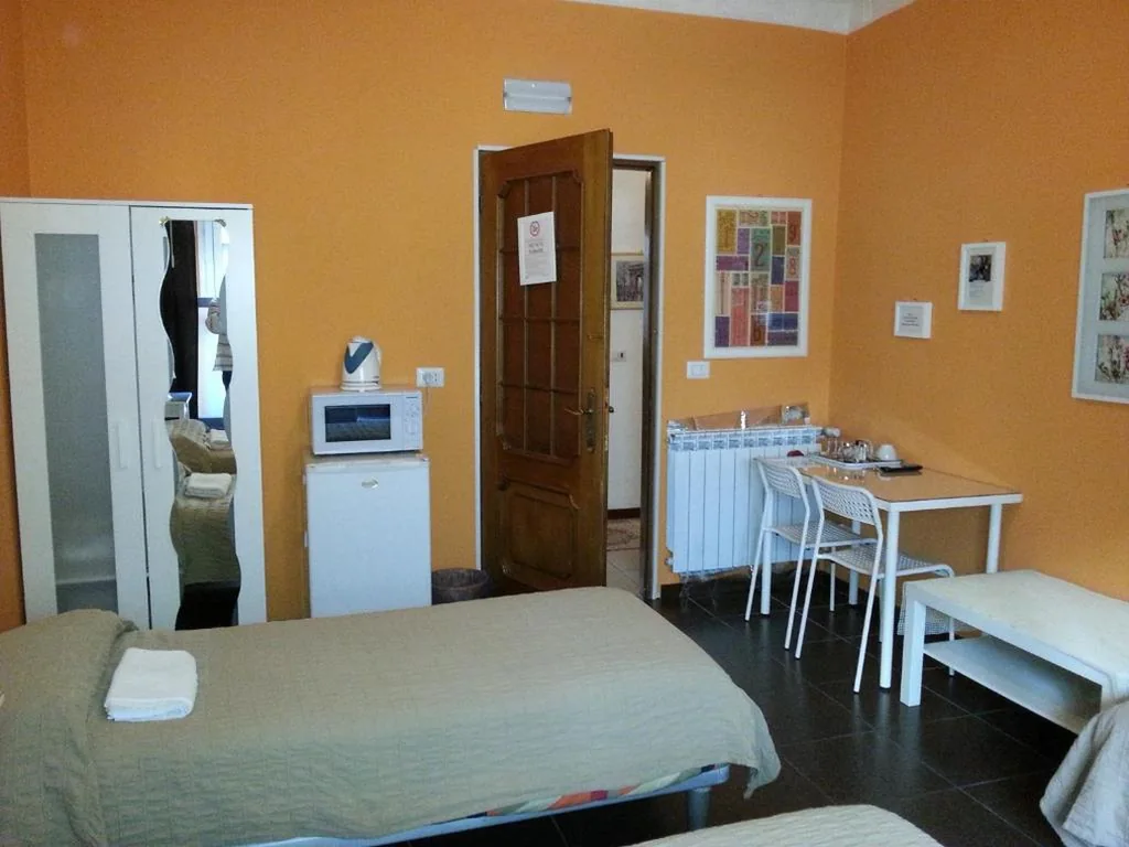 Triple Room with Shared Bathroom — Affittacamere Andronaco