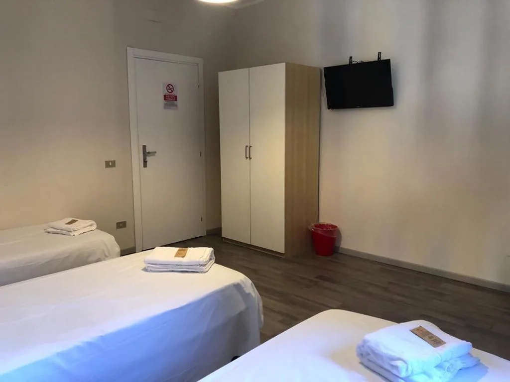 Triple Room with Shared Bathroom — Hotel Galla