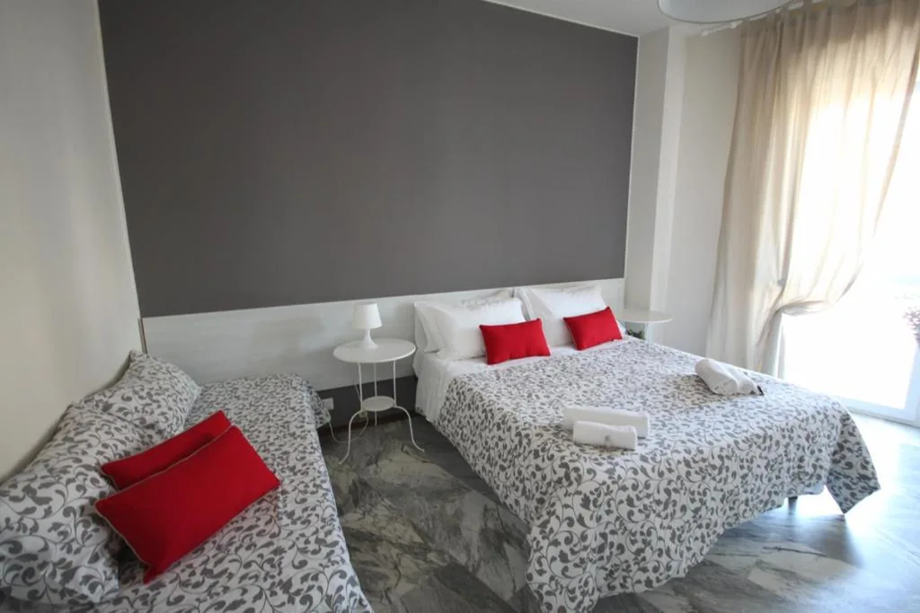 Triple Room with Shared Bathroom — MyRoom In Town