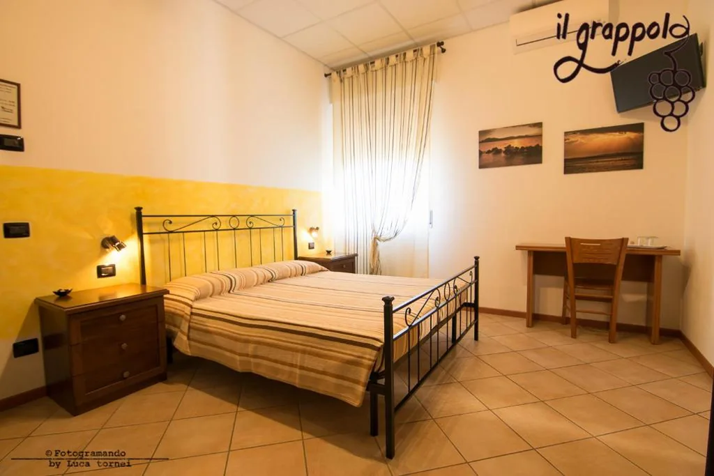 Triple Room with Private Bathroom — B&b Il grappolo Foresteria Lombarda