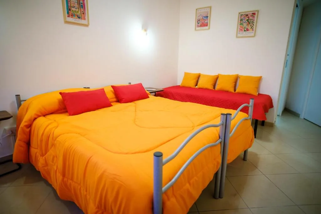 Camera Tripla con Bagno Privato — Casa Aurora Affittacamere Rozzano – Humanitas e Forum Assago