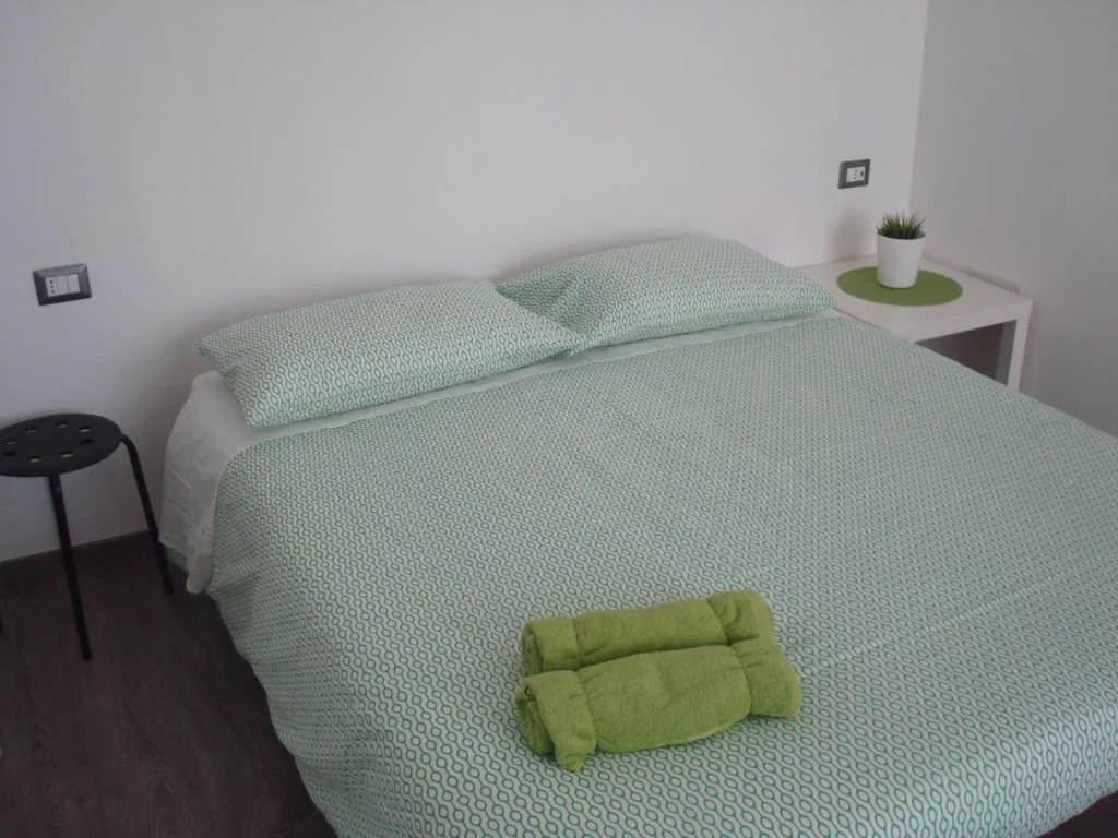 Camera Tripla con Bagno Privato Esterno — Green Bed Bergamo Guest House & Residence