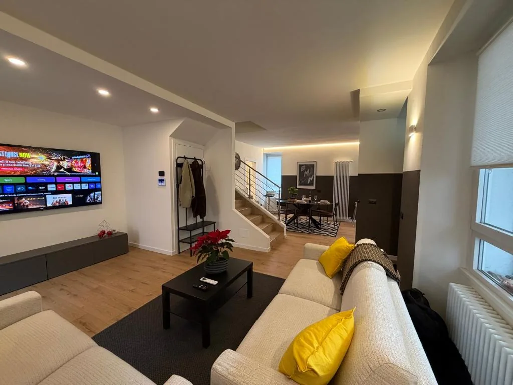 Camera Tripla con Bagno Privato — Foresteria Dambro rooms -2 Min walk to Bernina Express
