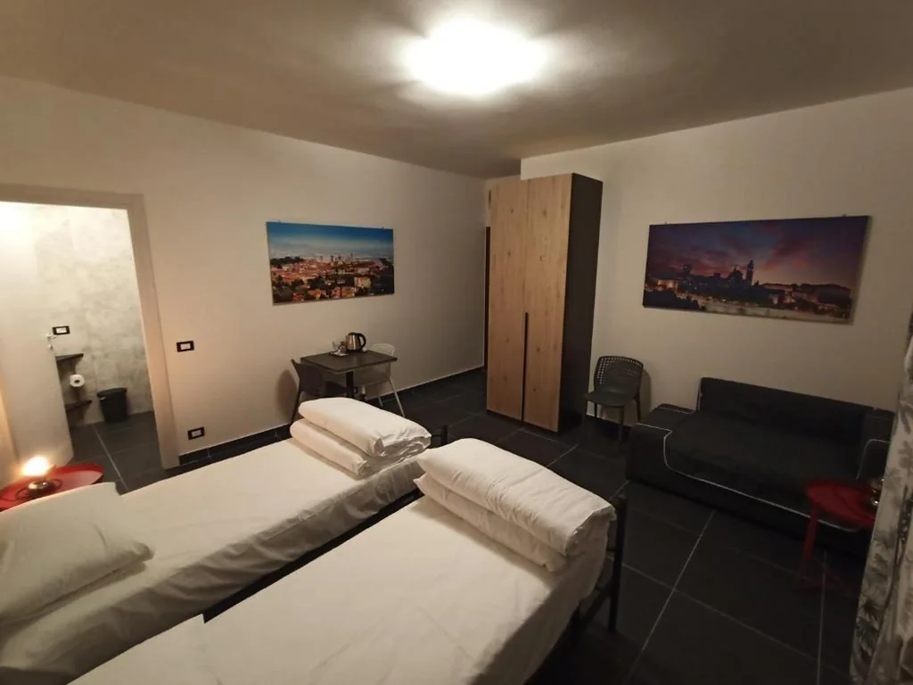Camera Tripla con Bagno Privato — Guesthouse The Living Room