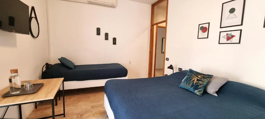 Triple Room with Private Bathroom — Guesthouse Tree Rooms Industrial