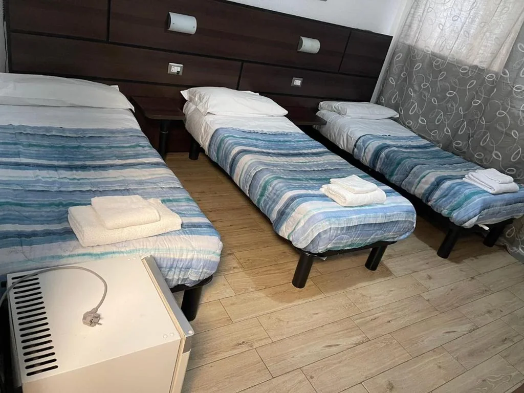 Camera Tripla con Bagno Privato — HOTEL BISSI