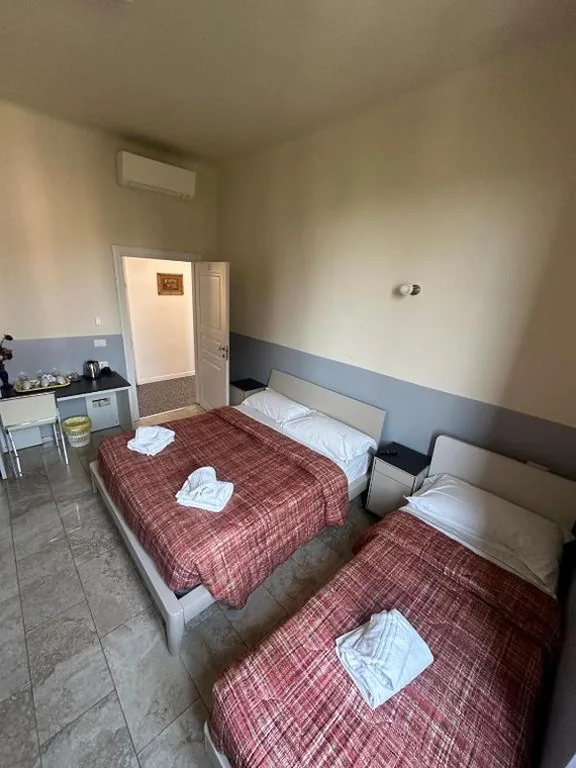 Triple Room with Private Bathroom — Hotel Emmy