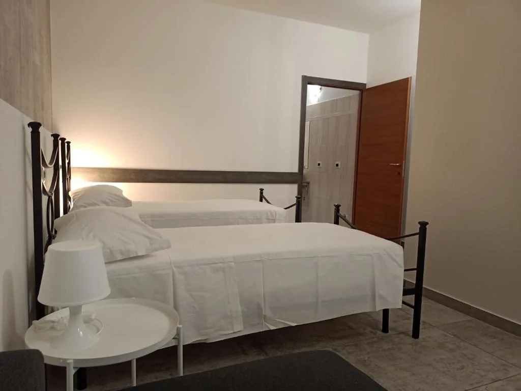 Camera Tripla con Bagno Privato — La Sosta