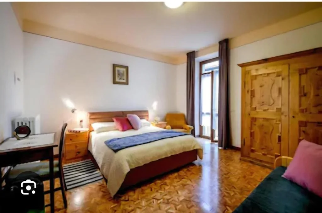 Camera Tripla con Bagno Privato — ROOMS CA’ TUNIN- ideale per il Trenino Rosso- a pochi minuti a piedi dalla stazione