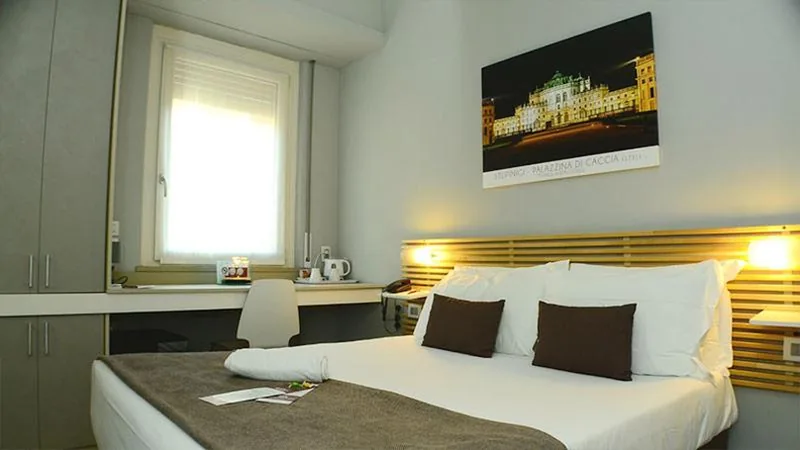 Triple Room with Private Bathroom — Smart-House-Central-Rent-Rooms-With-Air-Conditioning FREE PARKING