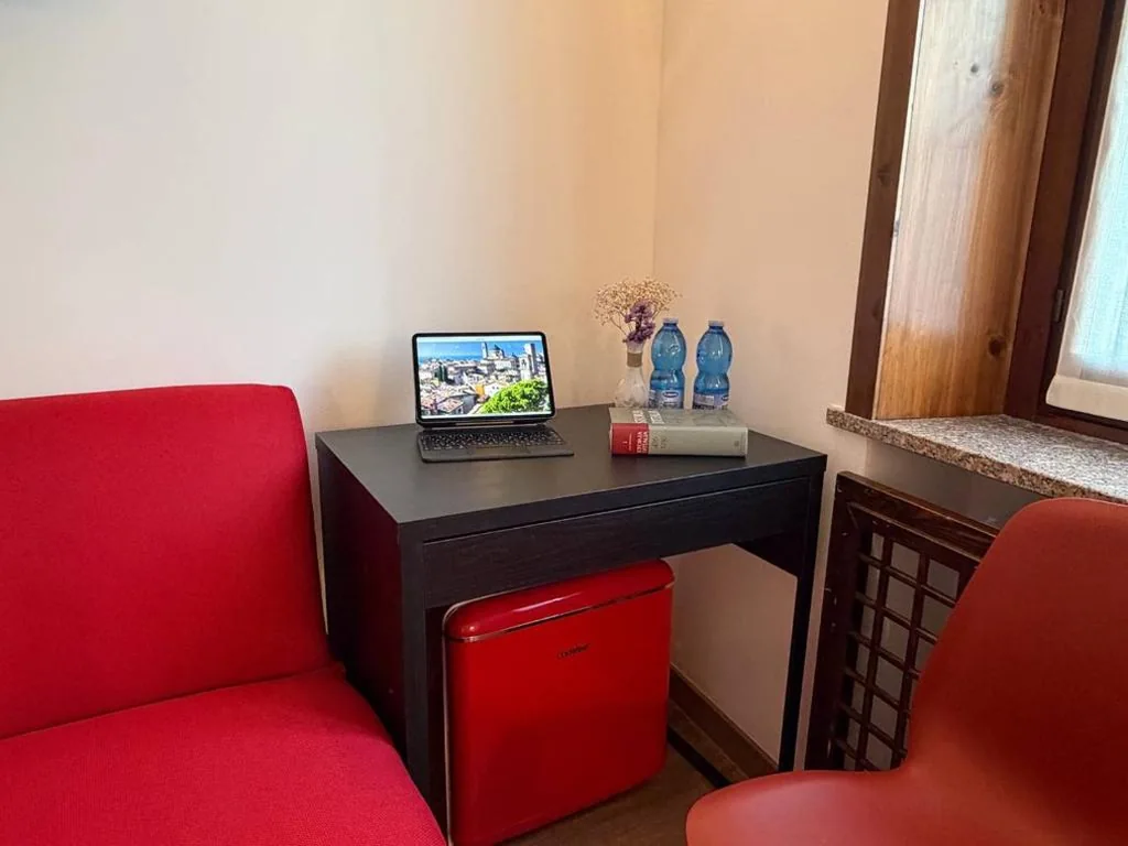 Camera Tripla con Bagno Privato — “The moment” Central Self Check in Apartments for Groups & Late Arrivals