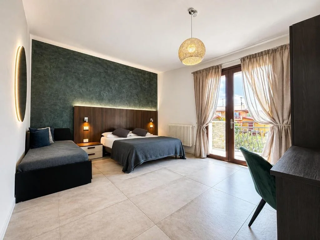 Triple Room with Private Bathroom — Villa Elena