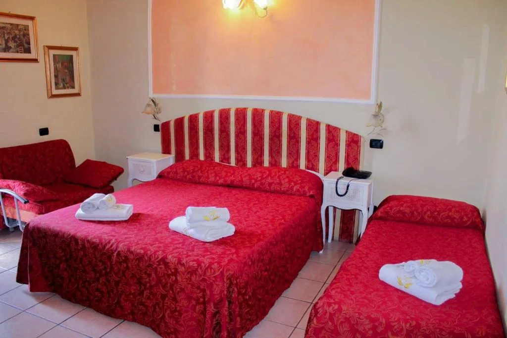 Triple Room with Bathroom — Villa Lia Depandance Hotel Sicilia
