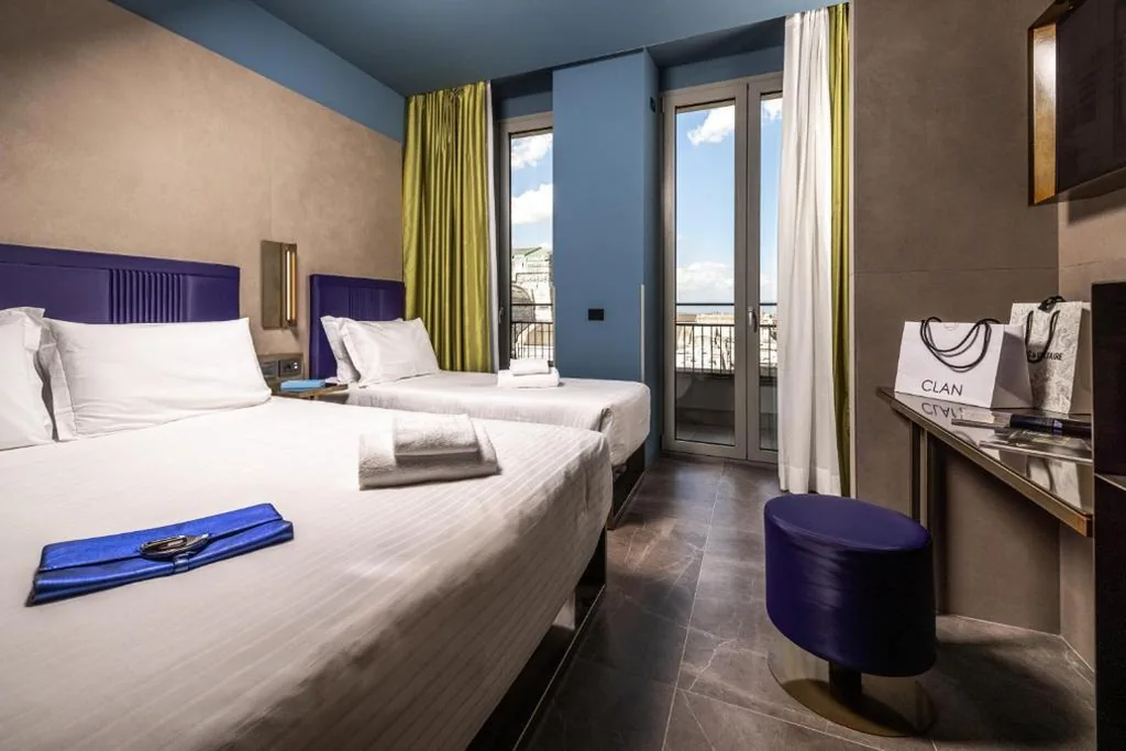 Camera Tripla con Balcone e Vista — HD8 Hotel Milano