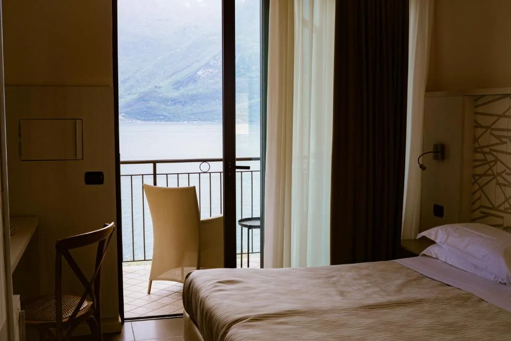 Triple Room with Balcony and Lake View - Annexe — Hotel Mercedes